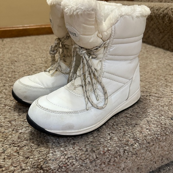 3M Thinsulate White Winter Boots with Fur - Picture 3 of 7